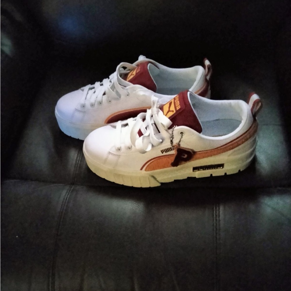 Women’s Puma sneakers, new without tags.